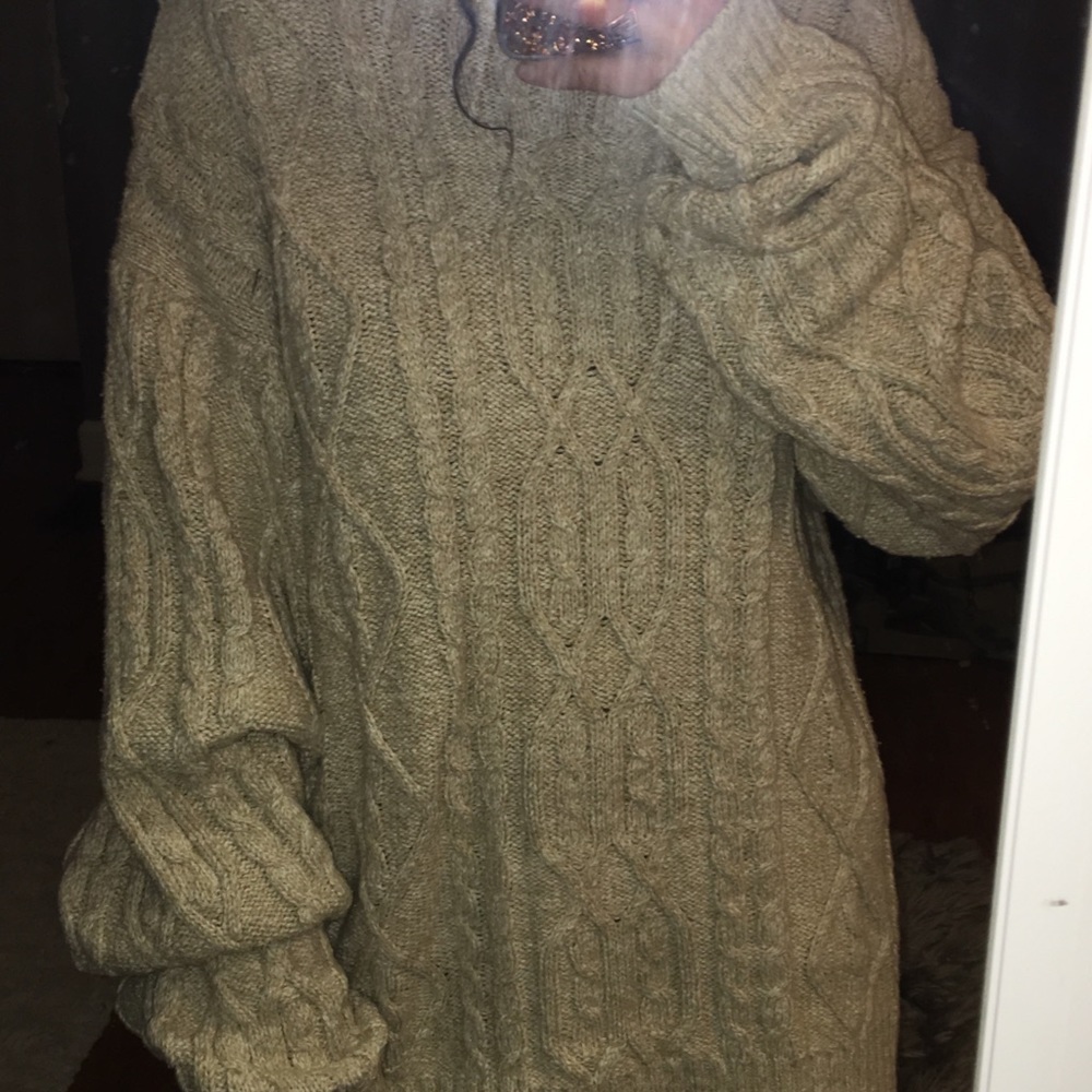 crew neck cable knit sweater